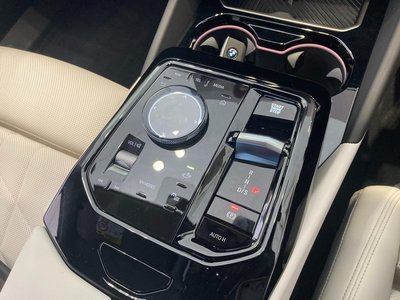 2025 BMW 5 SERIES — миниатюра 18