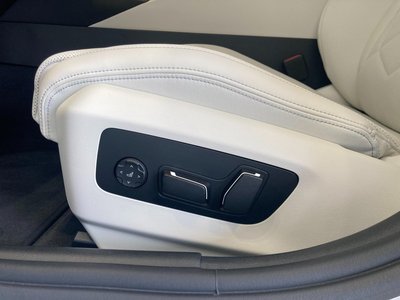 2025 BMW 5 SERIES — миниатюра 12