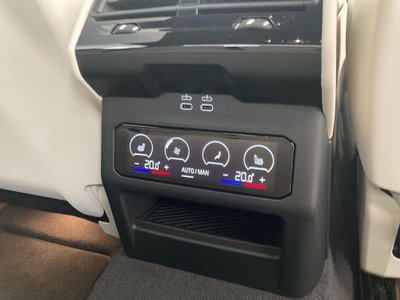 2025 BMW 5 SERIES — миниатюра 11