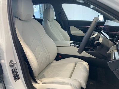 2025 BMW 5 SERIES — фото 9