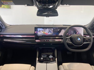 2025 BMW 5 SERIES — миниатюра 16