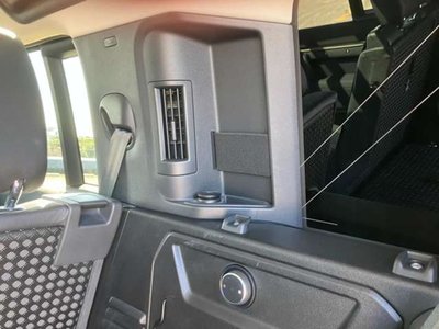 LAND ROVER DEFENDER - 6