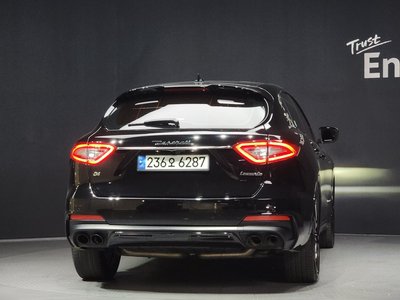 MASERATI LEVANTE - 4