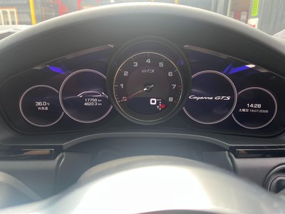 صورة 10 لـ 2021 Porsche CAYENNE