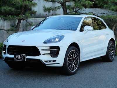 PORSCHE MACAN - 1