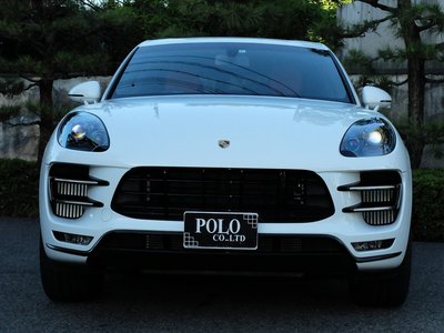 PORSCHE MACAN - 4