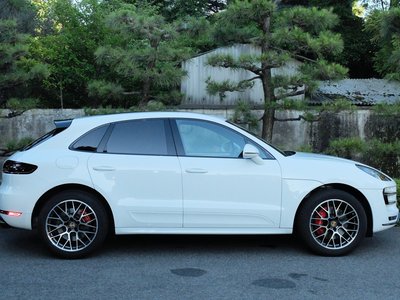 PORSCHE MACAN - 8