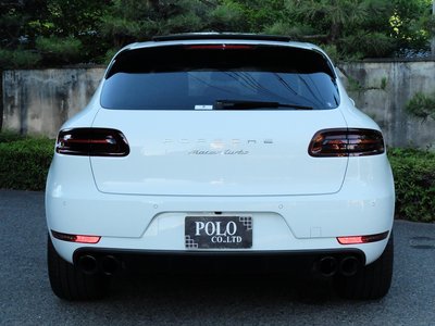 PORSCHE MACAN - 10