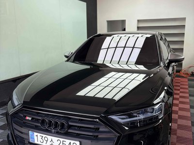 2022 AUDI S8 photo 1