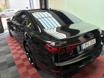 2022 AUDI S8 photo 5