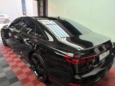2022 AUDI S8 photo 7