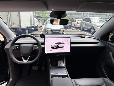 TESLA MODEL Y - 9