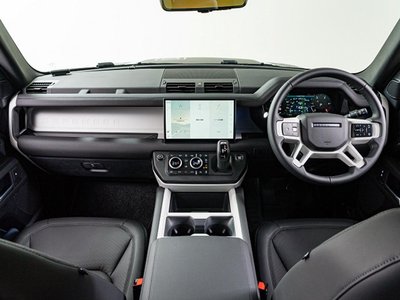 LAND ROVER DEFENDER - 2