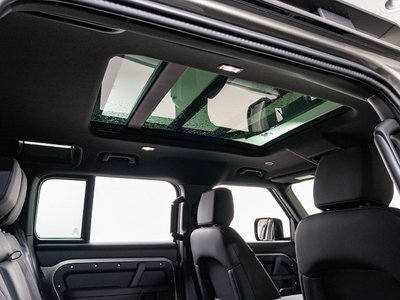 LAND ROVER DEFENDER - 4