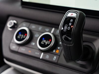 LAND ROVER DEFENDER - 9