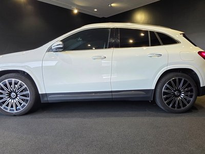 MERCEDES-BENZ GLA - 4