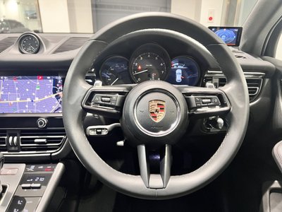 PORSCHE MACAN - 9