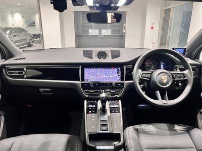 PORSCHE MACAN - 8