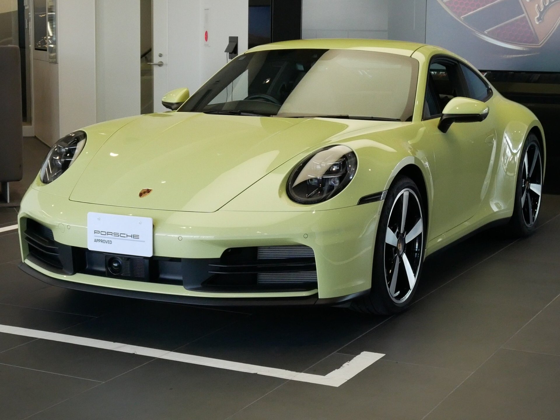 PORSCHE 911 - View 1