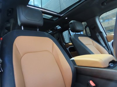 LAND ROVER DEFENDER - 8