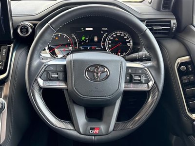 TOYOTA LAND CRUISER 300 - 5