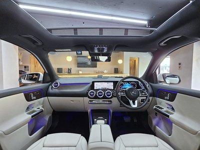 MERCEDES-BENZ GLA - 8