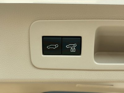 صورة مصغرة 157 لـ 2023 Toyota LAND CRUISER 300