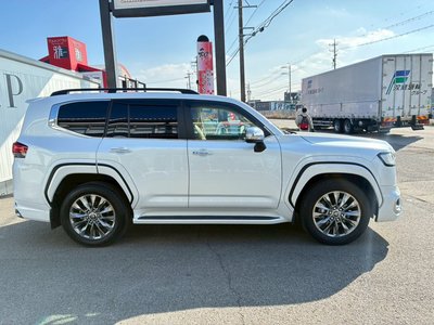 صورة مصغرة 41 لـ 2023 Toyota LAND CRUISER 300