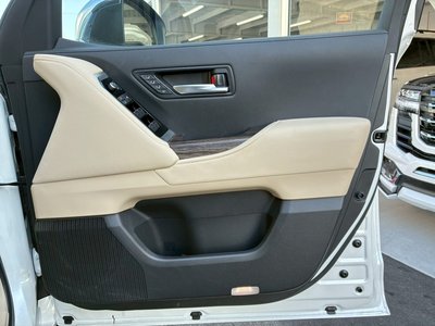 صورة مصغرة 117 لـ 2023 Toyota LAND CRUISER 300