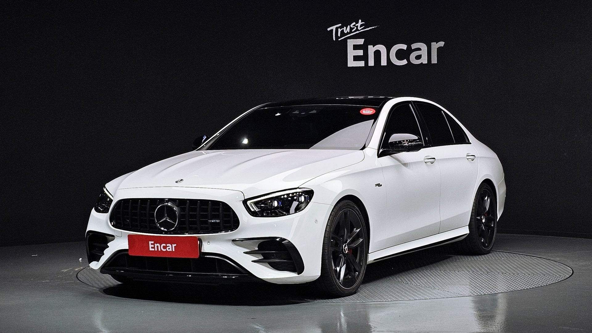 MERCEDES-BENZ E-CLASS - View 1