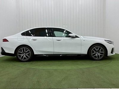 2024 BMW 5 SERIES SEDAN 缩略图 15