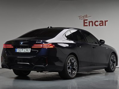 2024 BMW 5 SERIES 照片 2