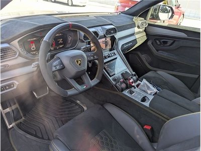 LAMBORGHINI URUS - 3