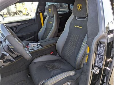 LAMBORGHINI URUS - 9