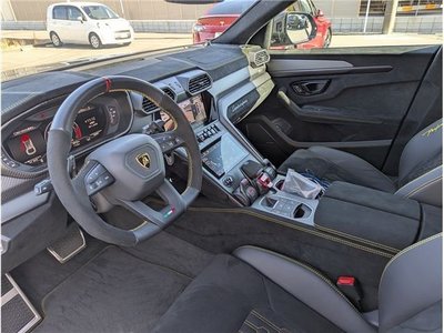 LAMBORGHINI URUS - 8