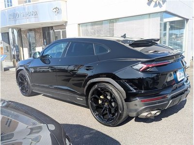 LAMBORGHINI URUS - 2