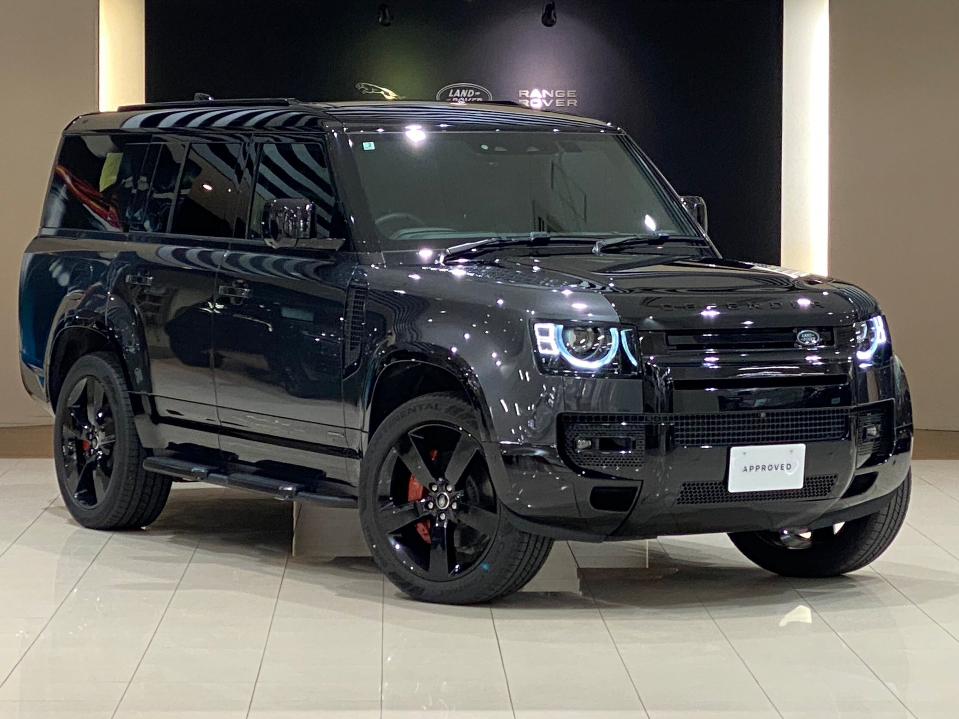 LAND ROVER DEFENDER - View 1