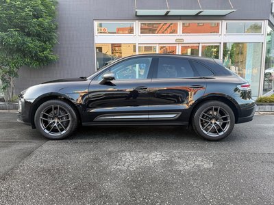 2022 Porsche MACAN photo 3