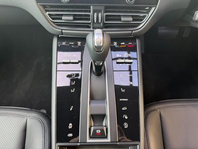 2022 Porsche MACAN thumbnail 13