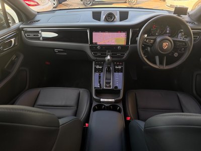2022 Porsche MACAN photo 7