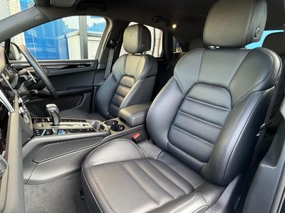2022 Porsche MACAN photo 10