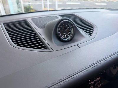 2022 Porsche MACAN thumbnail 18