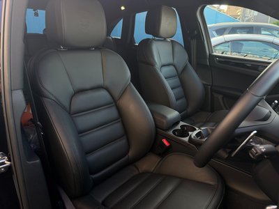 2022 Porsche MACAN photo 8