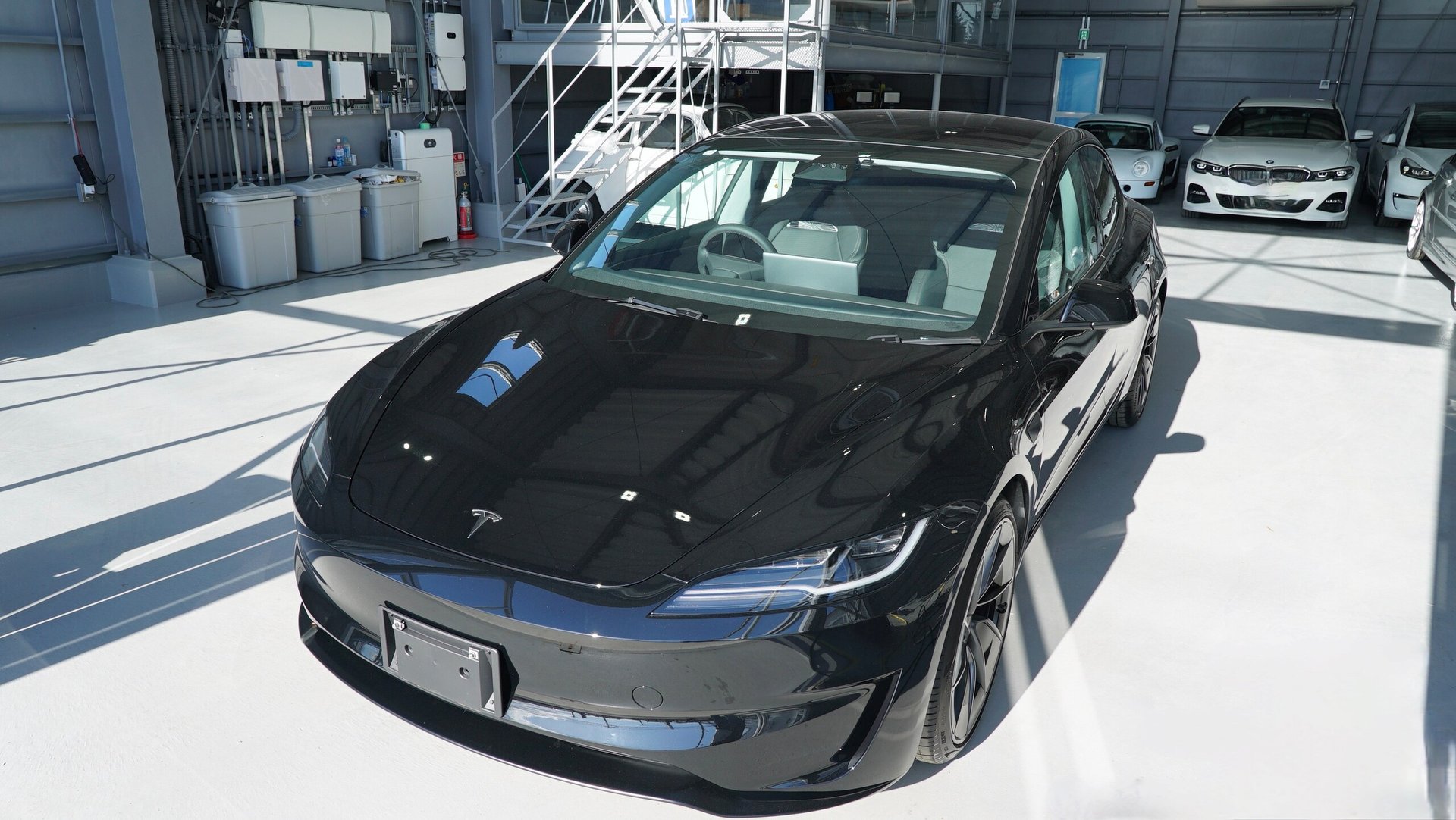 TESLA MODEL 3 - View 1