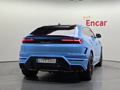 2026 Lamborghini URUS photo 3