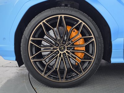 2026 Lamborghini URUS photo 6