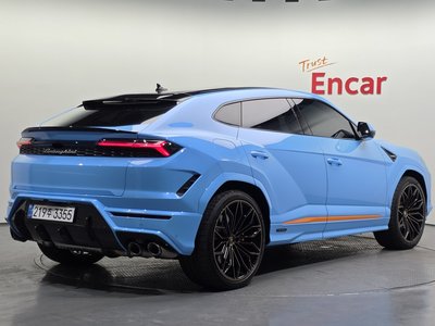 2026 Lamborghini URUS photo 4