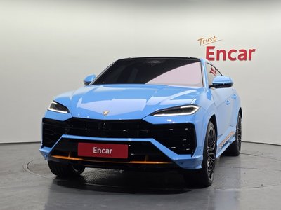 2026 Lamborghini URUS photo 2