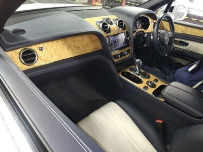 BENTLEY BENTAYGA - 3