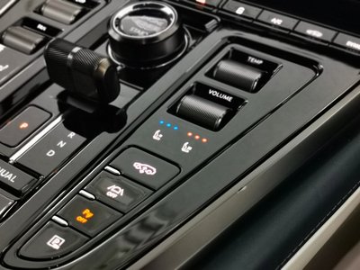 صورة 16 لـ 2024 Aston Martin DBX